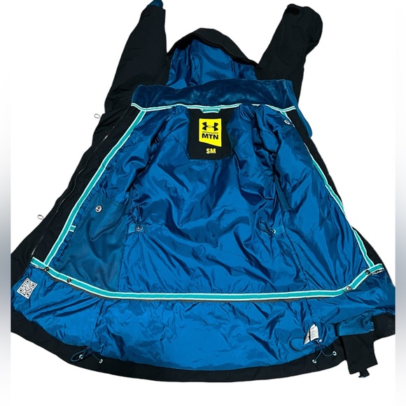 Woman’s Under Armour snow jacket - small - Picture 2 of 7